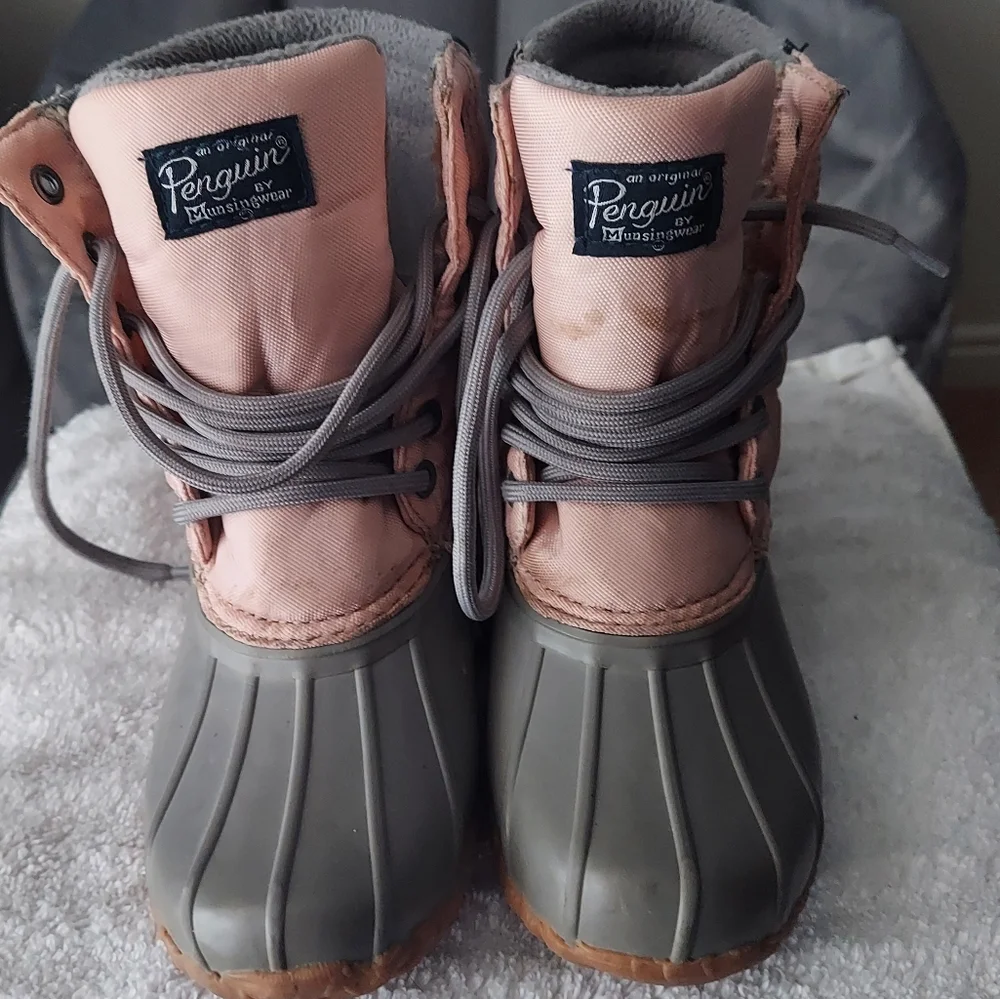 Penguin- pink fleece snowboots size 2